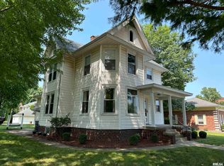 212 S Broadway St, Stronghurst, IL 61480