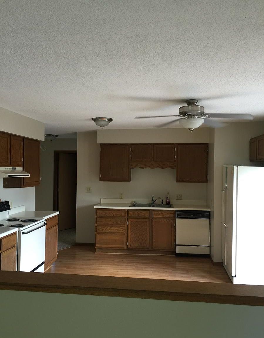 330 Summit Ave 2, Crookston, MN 56716 Zillow