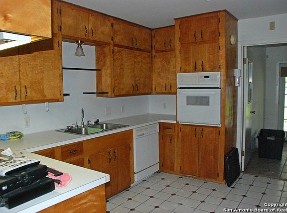 4th image of 706 Newhall St