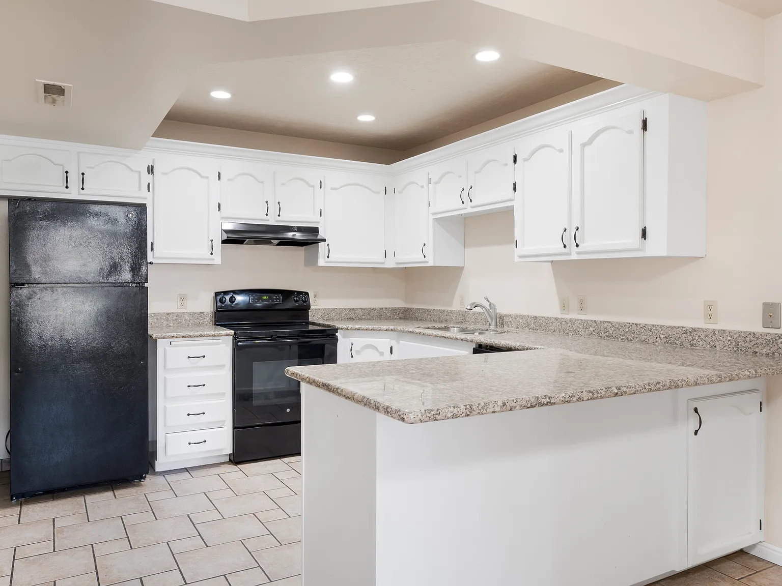2 bed, 1000 sqft, $1,450 — Photo 2