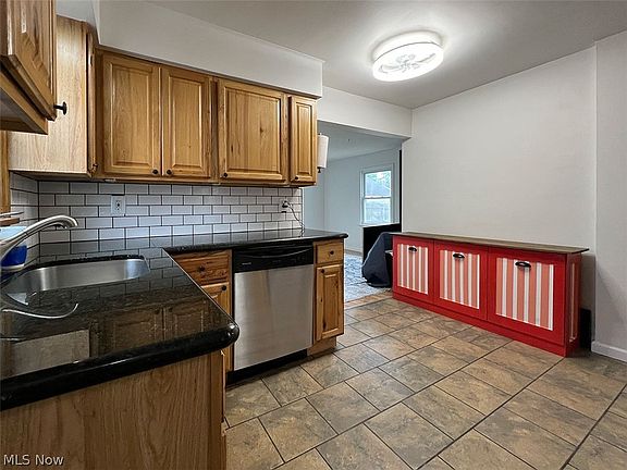 5th image of 9203 Torrance Ave