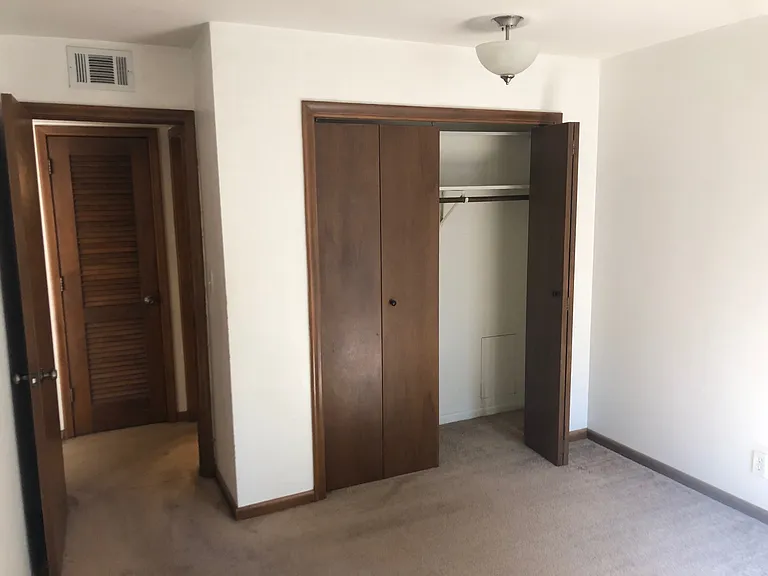 633 Robert St S #205 — Photo 8