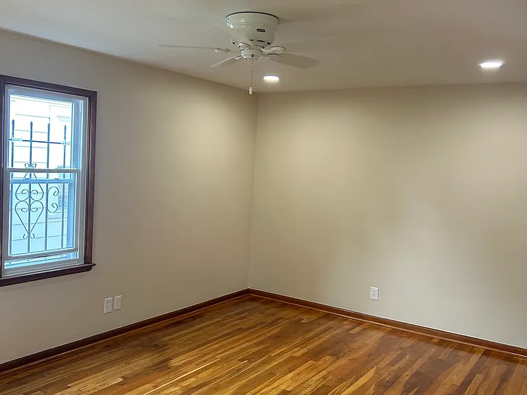 467 E Jeffrey Pl — Photo 7