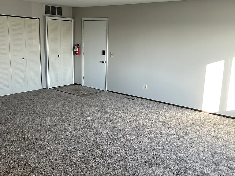 2035 Inverway Ct — Photo 8
