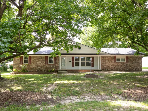 910 E Auburn Street, Bolivar, MO 65613