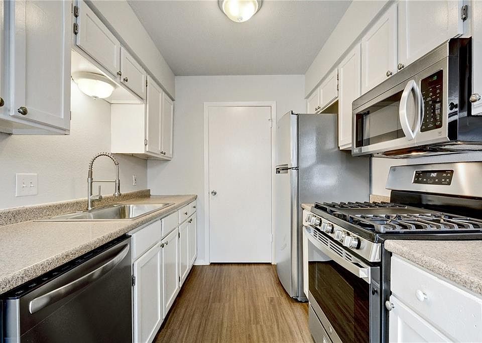 1st image of 412 Linden St #B