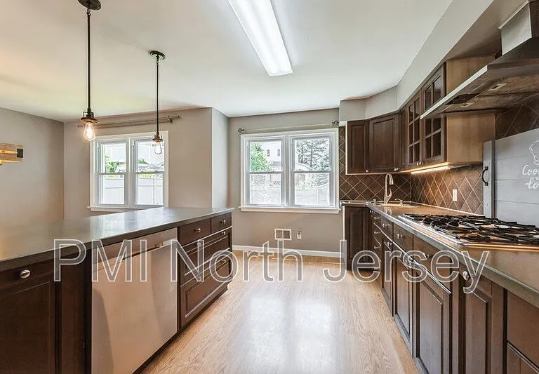 150 Pleasant Ave — Photo 14