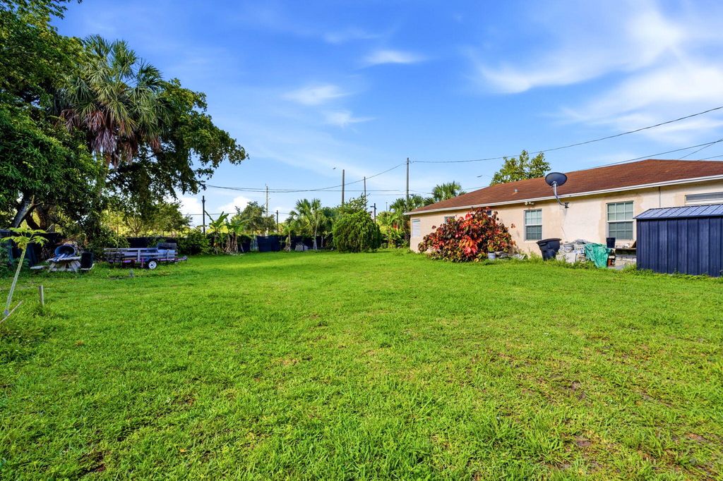 823 Doctor Martin Luther King Junior Boulevard #823, photo 4