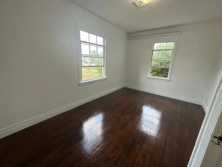 1476 Rancho Dr — Photo 3