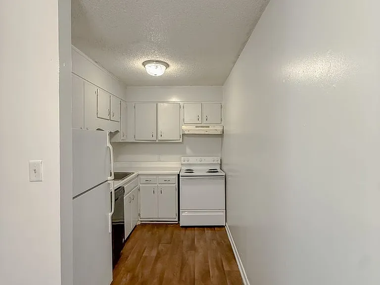 Brynn Marr Village — Photo 5