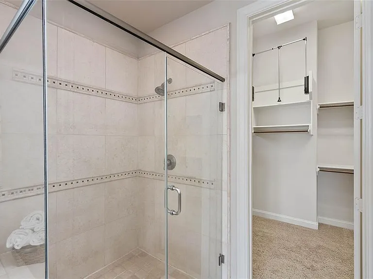 1131 W 21st St — Photo 26