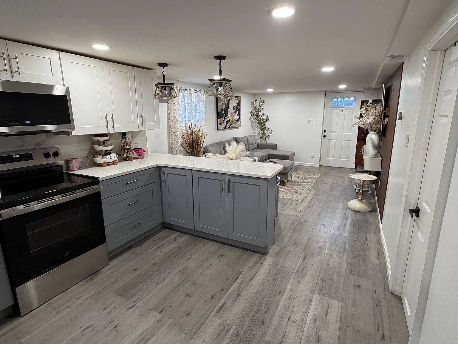 2 bed, $2,400 — Photo 4