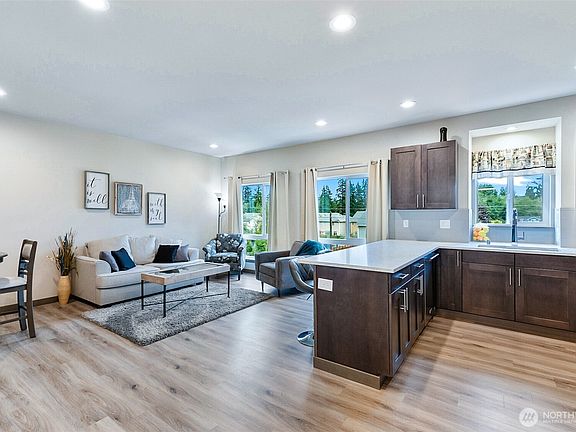 4th image of 14906 Manor Way #B