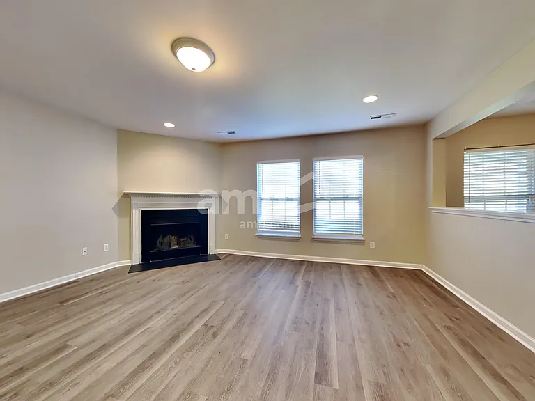 5034 Ballantine Dr — Photo 7