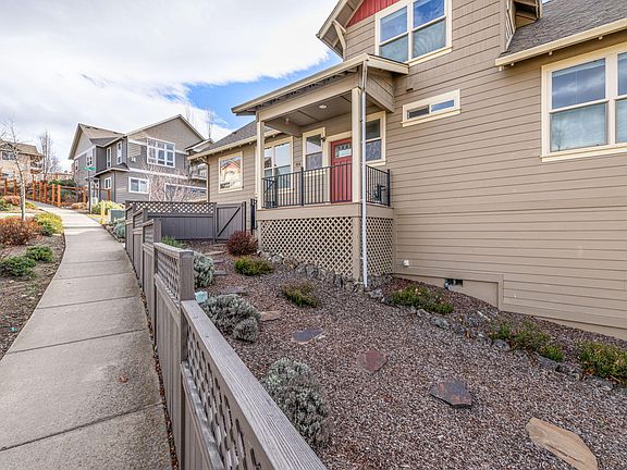 4th image of 414 Fair Oaks Ave
