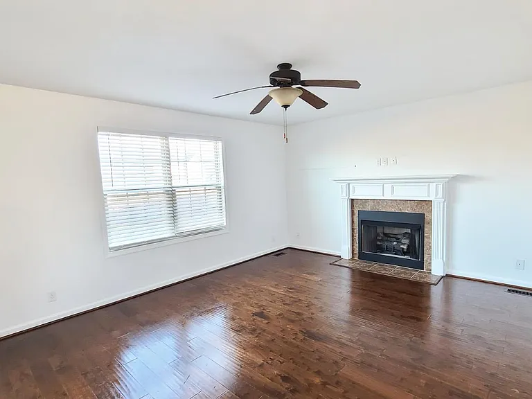 982 Dwight Eisenhower Way — Photo 4