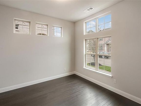 5th image of 7012 Royal View Dr