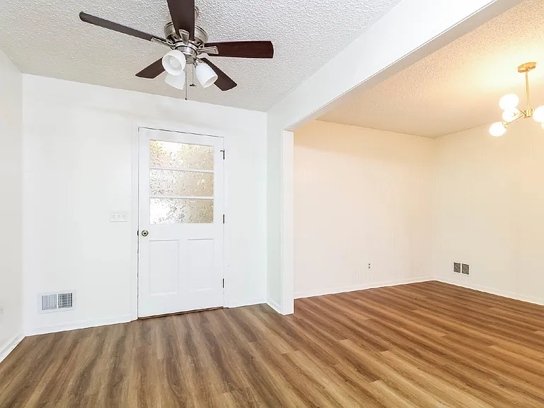 9424 Highgate Rd — Photo 3