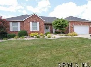 9 W Southcrest Cir, Edwardsville, IL 62025