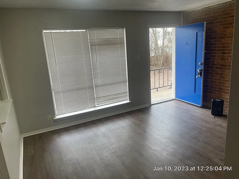 U of M Area - Southernwood Apartments — Photo 15