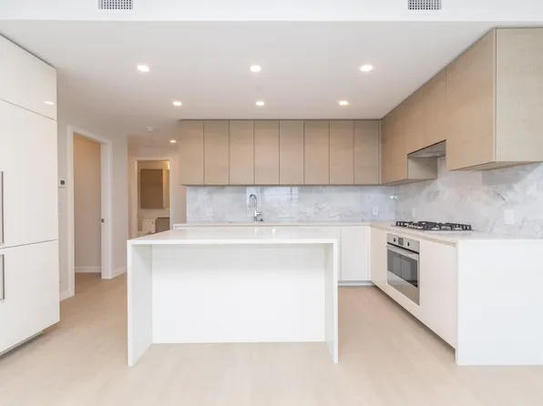 2186 Gilmore Ave N #3101, Burnaby, BC V5C 1V4