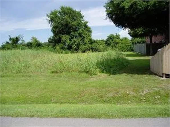 S Roth Ave, Gonzales, LA 70737