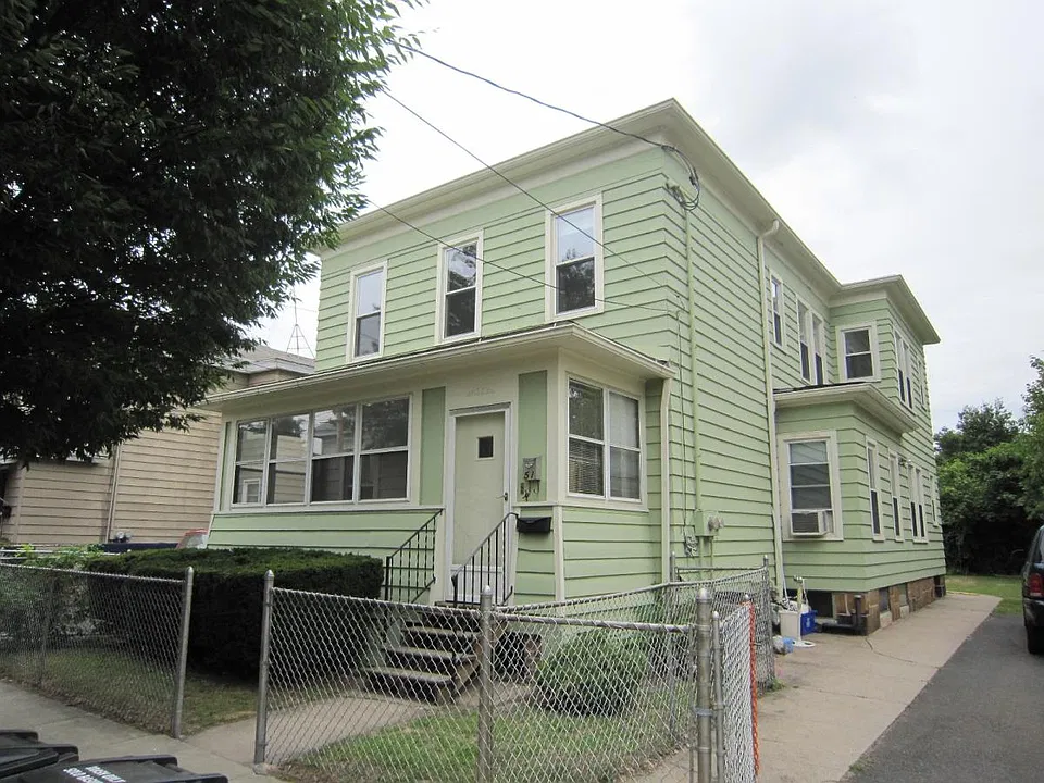 Lyon St