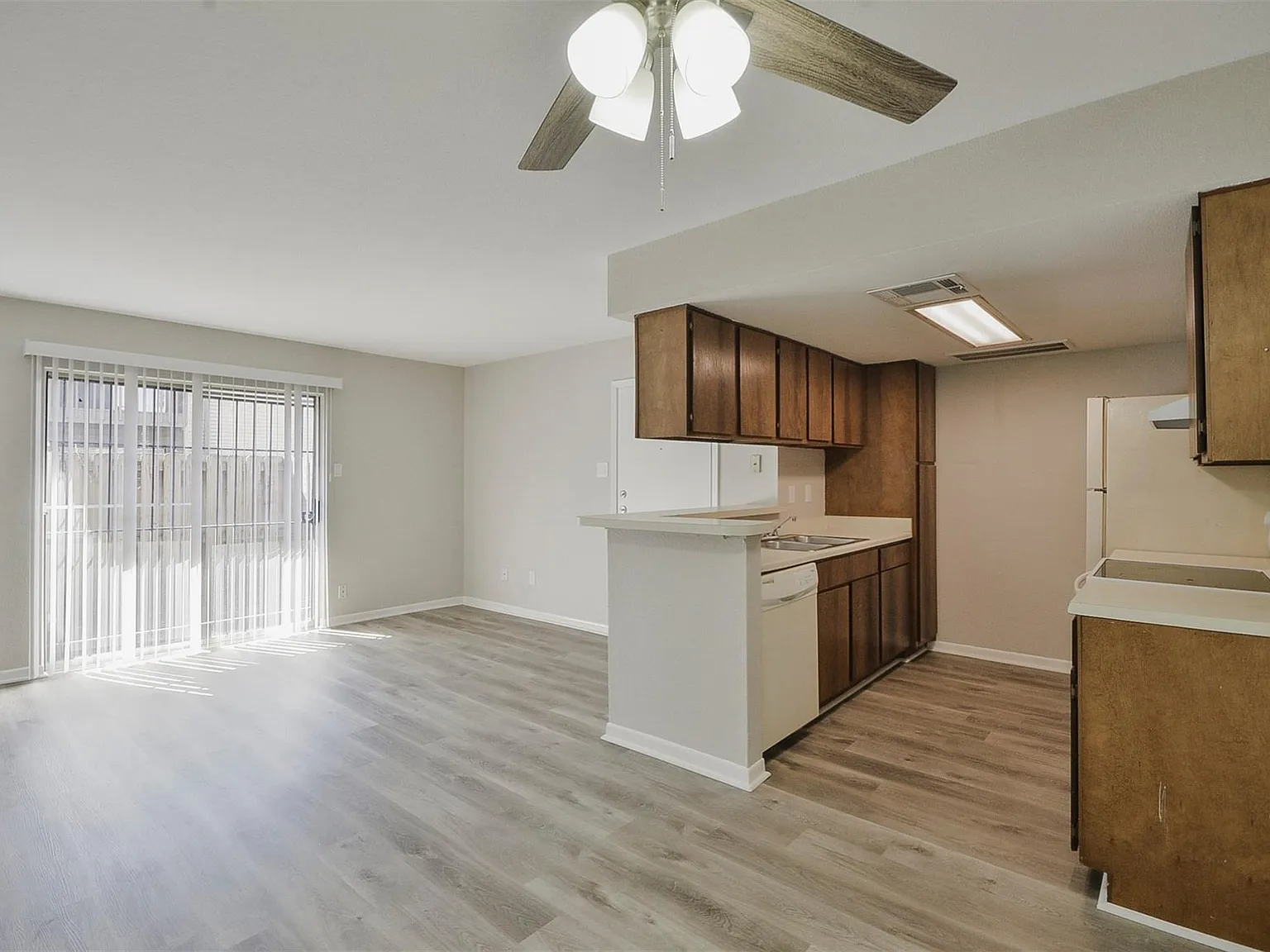 1 bed, 1.0 bath, 752 sqft, $880 — Photo 4
