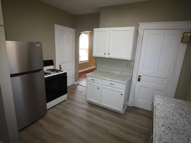 2119 Feldman Ave — Photo 5