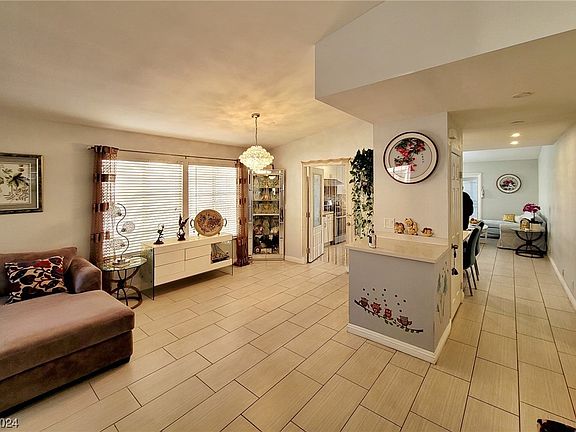 3rd image of 3624 Edinburgh Dr
