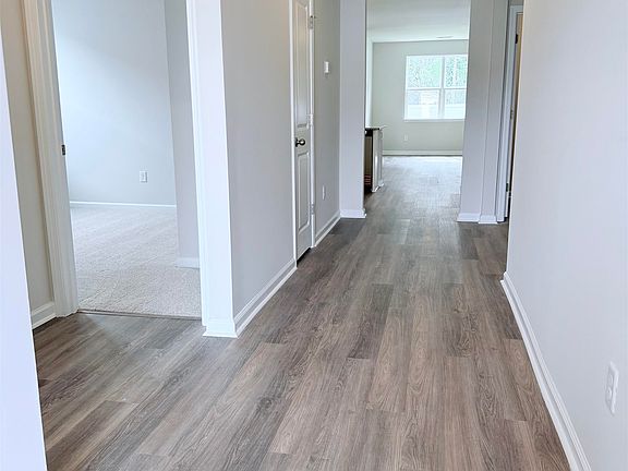 4th image of 270 Ridley St