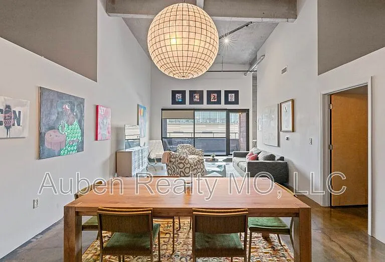 360 W Pershing Rd #330 — Photo 2