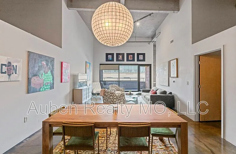 Building Photo - 360 W Pershing Rd #330