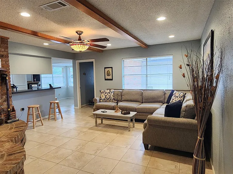 2110 Eagle Point Rd — Photo 3