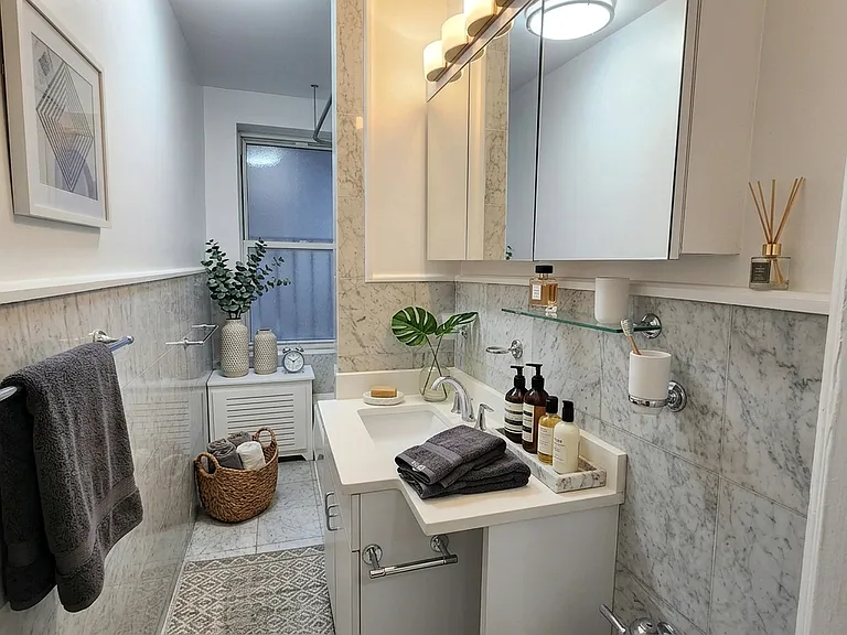 156 E 37th St #1B — Photo 4