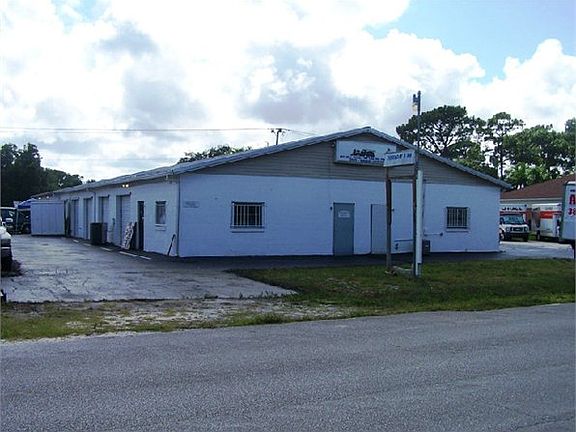 4th image of 2030 Hibiscus Dr