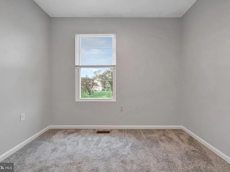 1105 61st Ave — Photo 11