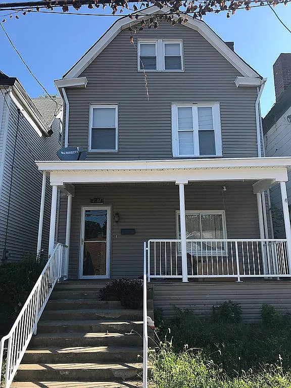 3122 Universal St photo 1