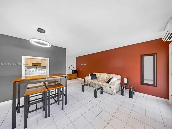 900 SW 10th Ter APT 16S, Hallandale, FL 33009