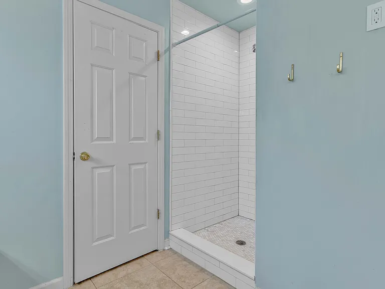 3933 Oak Forest Dr — Photo 20