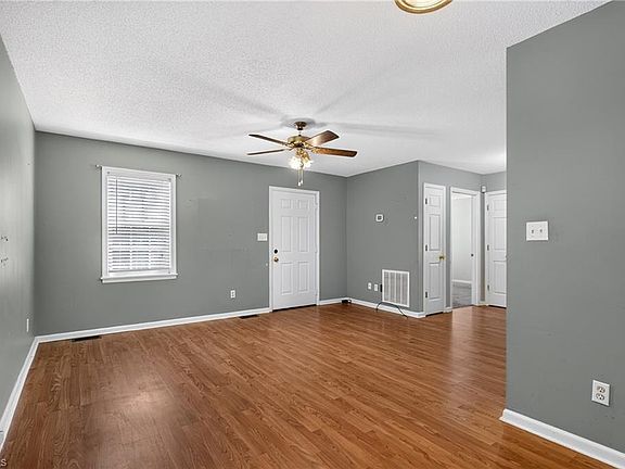 3rd image of 8 Hinkle St