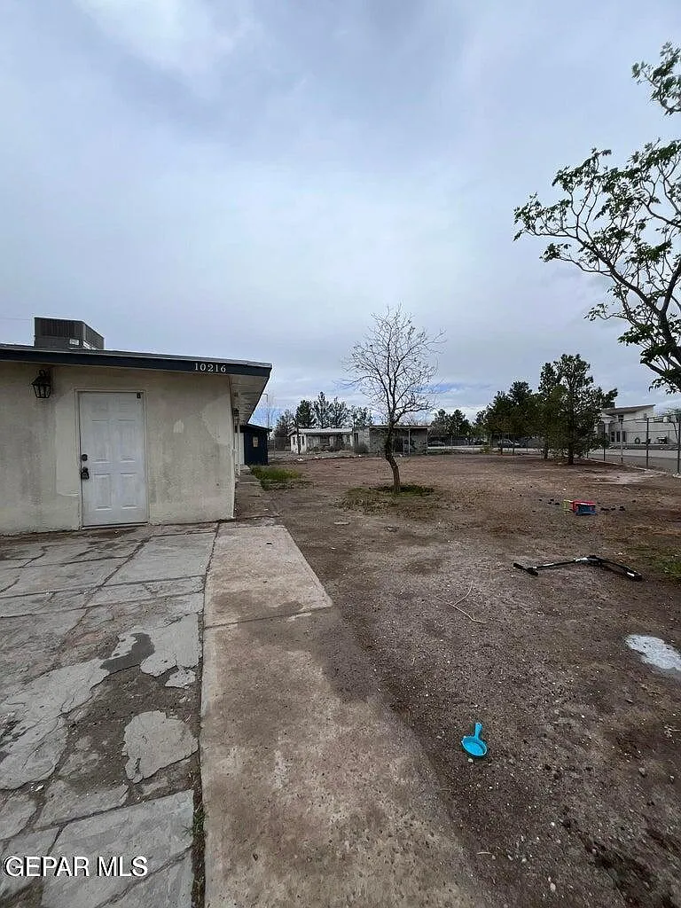 2 bed, 1.0 bath, 650 sqft, $1,000 — Photo 2