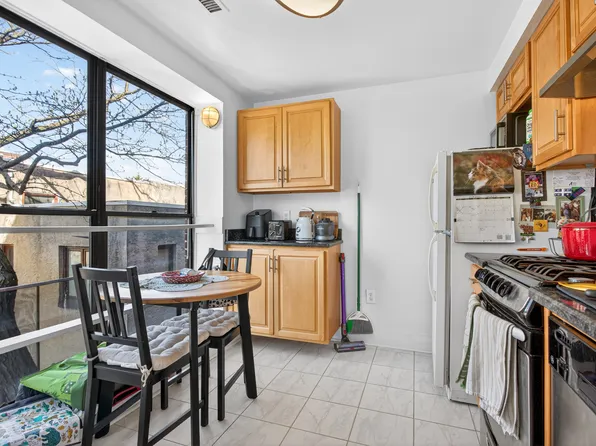 2215 Green St APT B1, Philadelphia, PA 19130