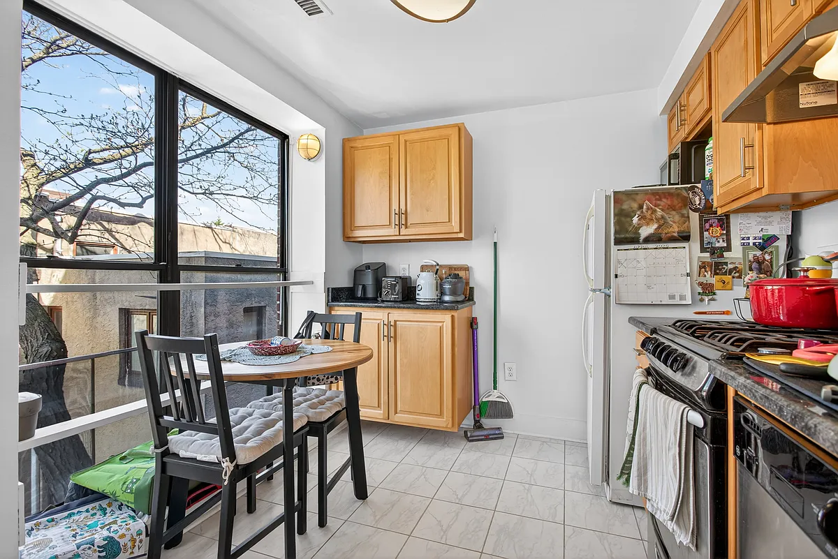 Building Photo - 2215 Green St #B1