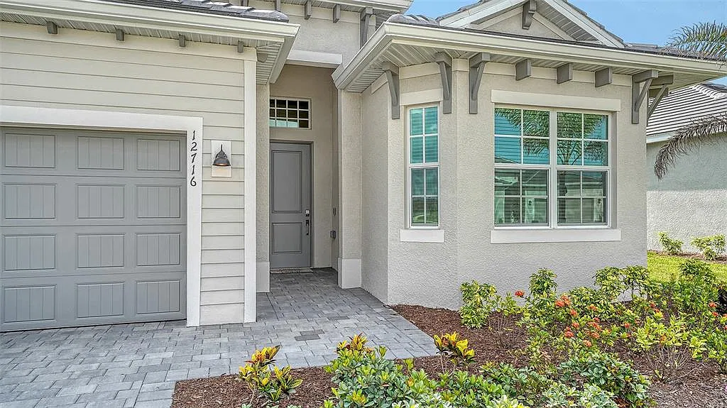 3 bed, 2.0 bath, 2061 sqft, $12,000 — Photo 3