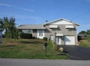 1263 Marvern Dr W, Chambersburg, PA 17202