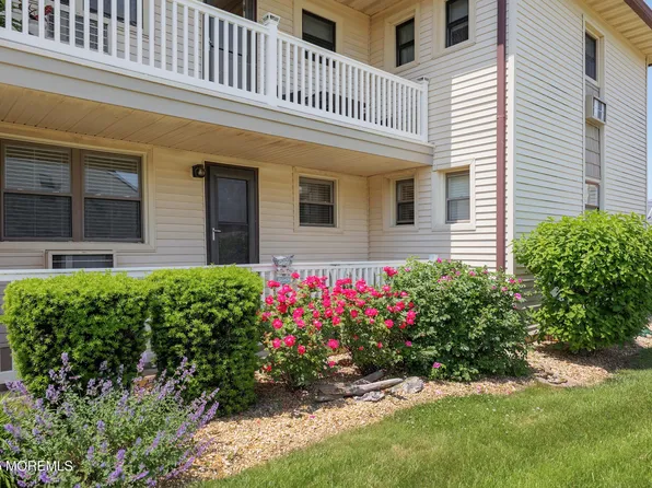 89 Wharfside Drive, Monmouth Beach, NJ 07750