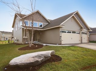 2873 Hawk Ridge Rd NW, Prior Lake, MN 55372