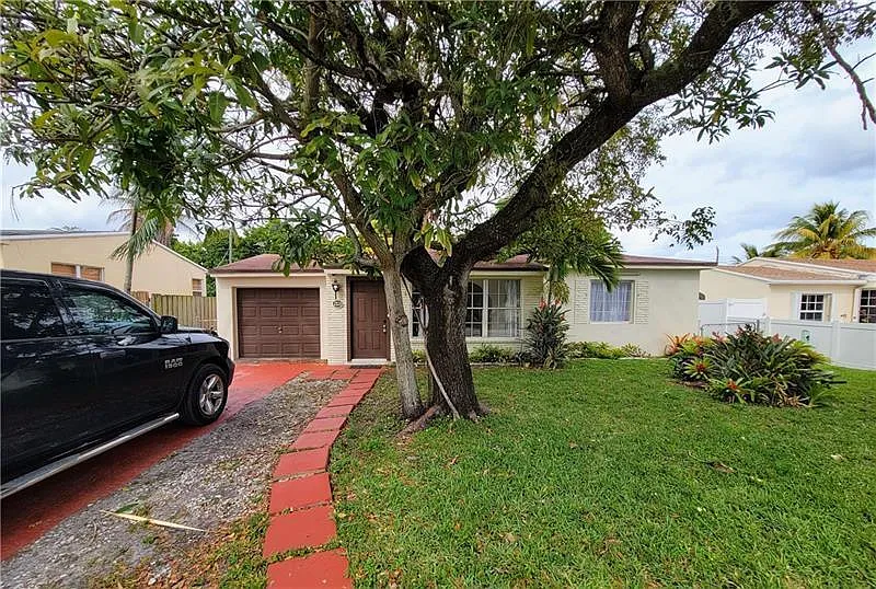 4 bed, 3.0 bath, 1808 sqft, $3,950 — Photo 2