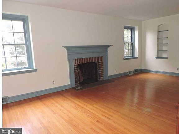 3rd image of 800 Roberts Ave